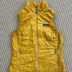 Patagonia women’s nano puff vest